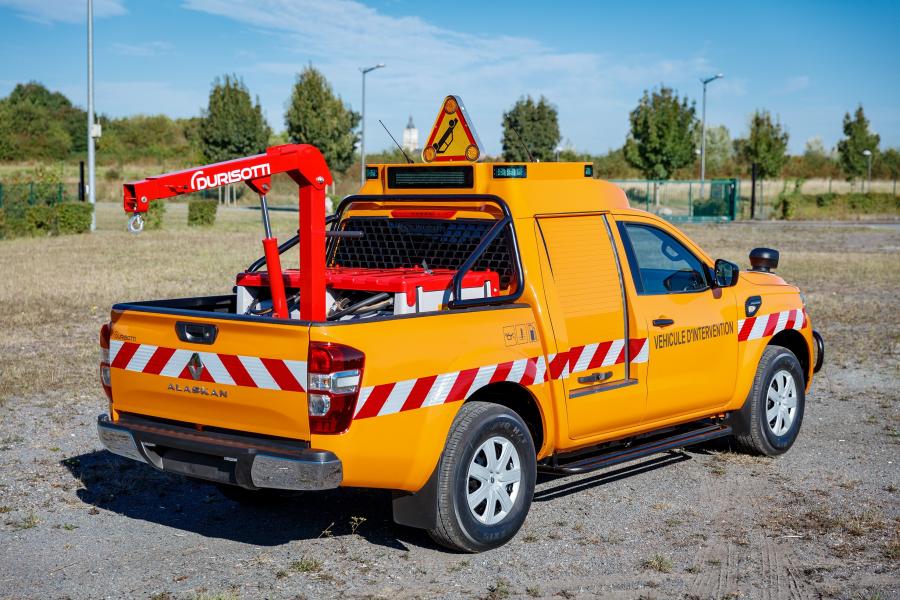  Renault Alaskan Road Safety Patrol by Durisotti 2016 года  (фото 6 из 22)